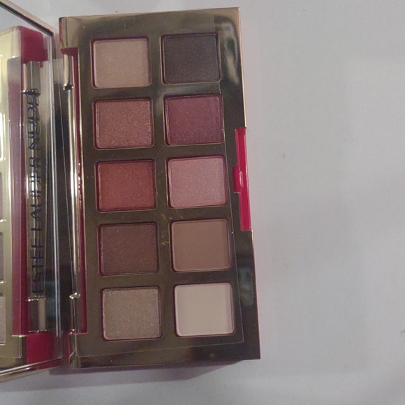 Estée Lauder Eyeshadow bundle of Palettes, 5 brushes, 2 lipsticks & nail polish - Picture 11 of 16
